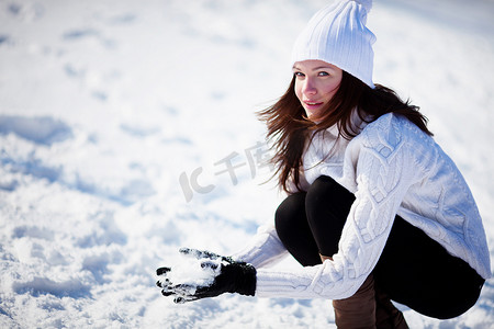 玩雪的女孩