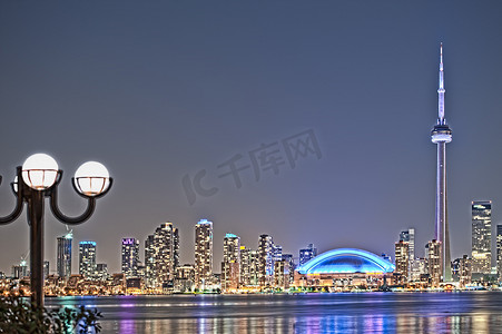 多伦多夜天际线加拿大国家电视塔市中心的摩天大楼日落加拿大