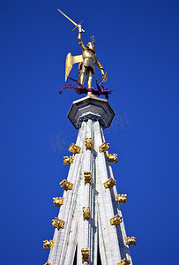 布鲁塞尔市政厅塔楼上的雕像（Hotel de Ville）