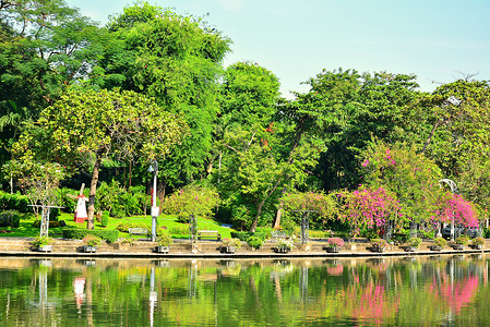 曼谷考丁公园杜斯特动物园的室外公园水池，