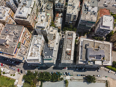 希腊塞萨洛尼基空中无人机景观视图 Analipsi 自治市镇建筑屋顶。
