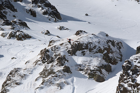和世界一起说爱你摄影照片_艾马尔·纳瓦罗 (Aymar Navarro) 参加了 2021 年冬季在安道尔 Ordino Alcalis 举行的 2021 年自由滑雪世界巡回赛第 2 步比赛。
