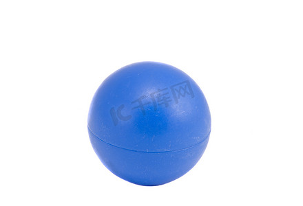 球形脉络摄影照片_隔离在白色蓝色塑料球上