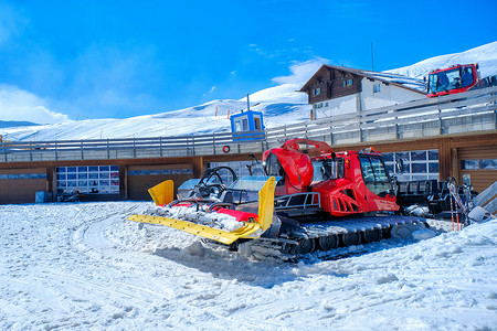 清雪车在 Jungfraujoch 的高山上除雪