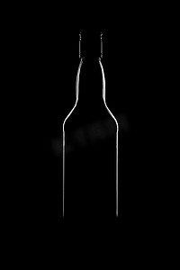 菜单黑金摄影照片_黑色背景上形状优美的瓶子的轮廓