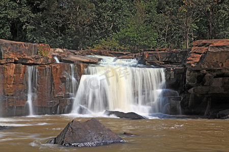 泰国气候森林瀑布 Tadtone 的一部分