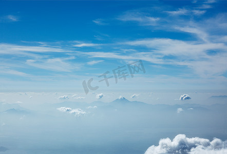 “云中的山脉。科代卡纳尔，泰米尔纳德邦”