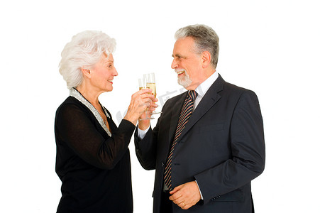 优雅的老年夫妇敬酒