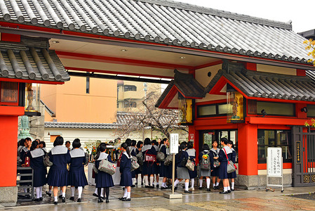 主题教育教育摄影照片_日本大阪四天王寺初中和高中立面