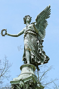 雕像 od 天使在夏洛滕堡宫花园