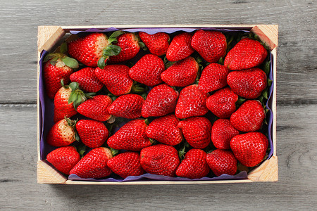 超市 pla 小盒草莓的桌面视图