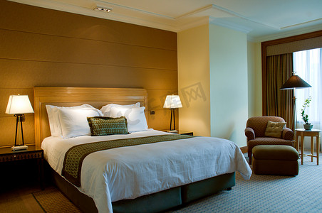 一间典雅的五星级豪华旅馆的卧室
