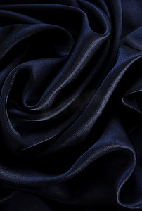 丝绸背景摄影照片_作为背景的光滑的典雅的黑丝绸