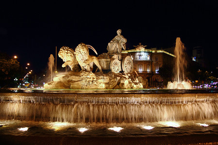 马德里 Paseo Castellana 的 Cibeles 夜雕像