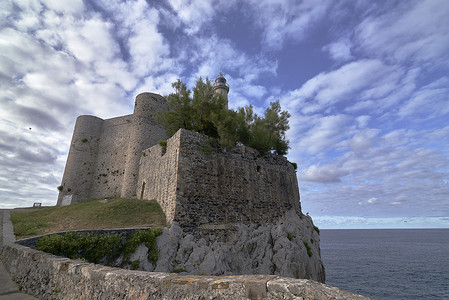 卡斯特罗乌尔迪亚莱斯圣安娜城堡与灯塔
