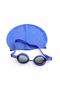 蓝色泳帽和护目镜