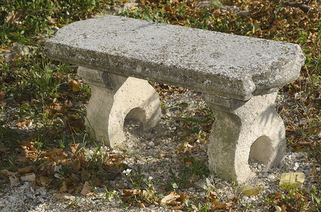旧石凳