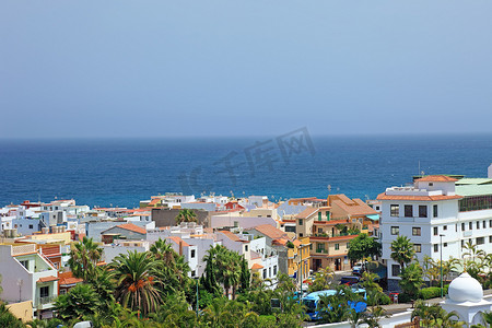 “西班牙建筑，特内里费岛，加那利群岛的海景。”