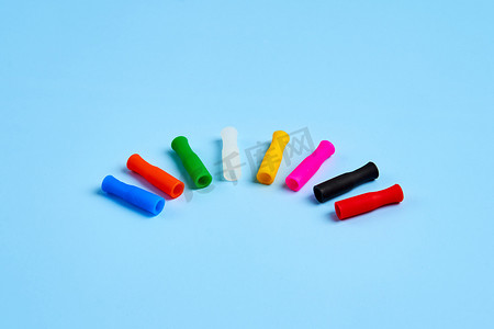 环保趋势可重复使用的金属饮料吸管，带有各种颜色的硅胶盖