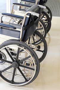医院空轮椅的特写