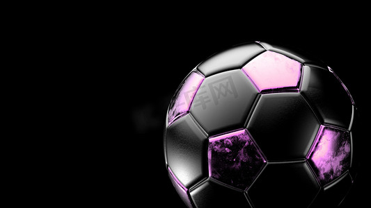 黑色背景上孤立的紫色和黑色足球金属球。
