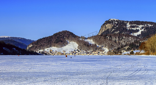 瑞士沃州 Joux 结冰的湖