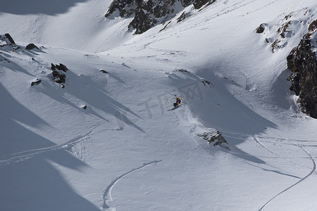 丹尼·福内尔 (Dani Fornell) 参加了 2021 年冬季在安道尔 Ordino Alcalis 举行的 2021 年自由滑雪世界巡回赛第 2 步比赛。
