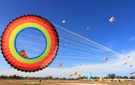 调cha摄影照片_CHA-AM - 3 月 10 日： 在第 12 届泰国 Internati 的五颜六色的风筝