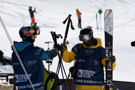 Christofer Turdell 和 Barkered 参加了 2021 年冬季在安道尔 Ordino Alcalis 举行的 2021 年自由滑雪世界巡回赛第 2 步比赛。