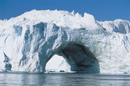 冰制成的拱门