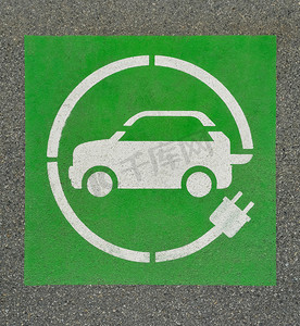 汽车充电站摄影照片_EV - 电动汽车充电站标志。