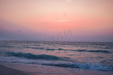 没有活力摄影照片_五颜六色的充满活力的海洋海浪海滩夏季背景景观度假。
