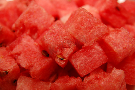 红色多汁的西瓜水果切片