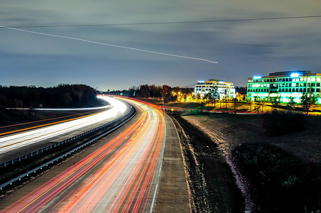 小溪线条摄影照片_晚上高速公路和天空交通