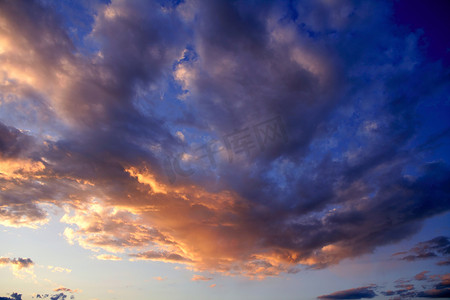 蓝色红色夕阳天空背景