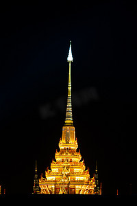 “THAILAND-APRIL 8：泰国人参观了 2012 年 4 月 8 日在泰国 Sanam luang 举行的 Bejaratana 公主殿下的皇家火葬仪式”