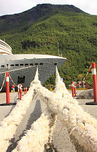 游轮在艾于兰峡湾松恩峡湾弗拉姆港