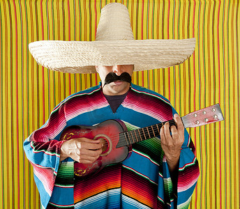 弹吉他的墨西哥人 serape 雨披宽边帽
