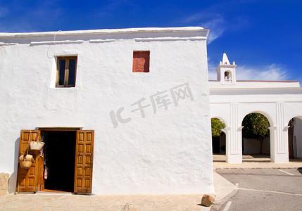 伊维萨岛圣迈克尔的白色教堂