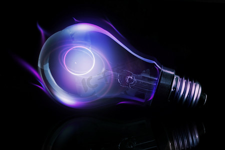 带灯丝的紫色灯泡