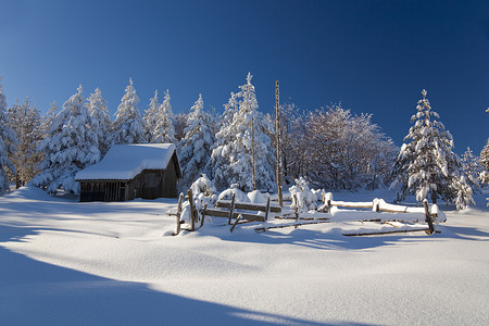 冬天的山地农场