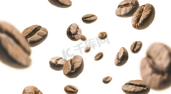 悬浮咖啡摄影照片_咖啡豆漂浮在白色背景上