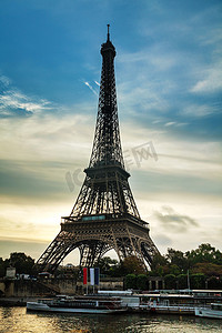 巴黎风景摄影照片_与艾菲尔铁塔的巴黎都市风景