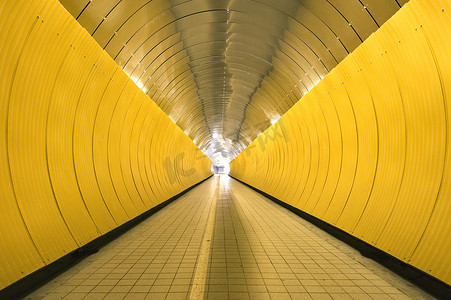 黄色隧道