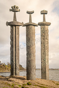 挪威哈弗斯峡湾岩石纪念碑中的剑，位于斯塔万格自治市镇 Madla 附近