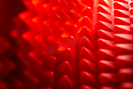 具有选择性聚焦和模糊的抽象红色硅胶金字塔垫特写背景