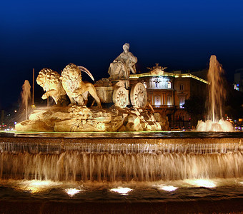 马德里 Paseo Castellana 的 Cibeles 夜雕像