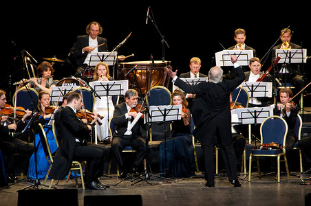 劳斯摄影照片_彼得·古斯与施特劳斯音乐节维也纳管弦乐团
