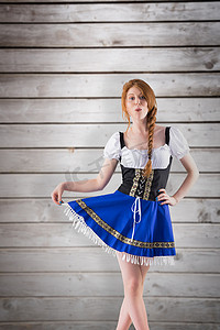 慕尼黑啤酒节女孩展开裙子的合成图像