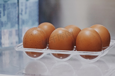 冰箱里的新鲜鸡蛋，乳制品